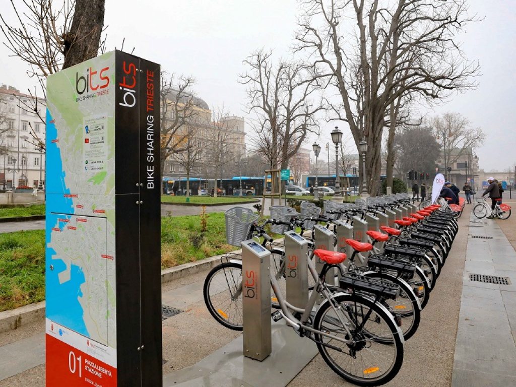 Anche a Trieste parte il servizio di bici comunali per una mobilità urbana sostenibile: l'abbonamento per i primi sei mesi è gratuito