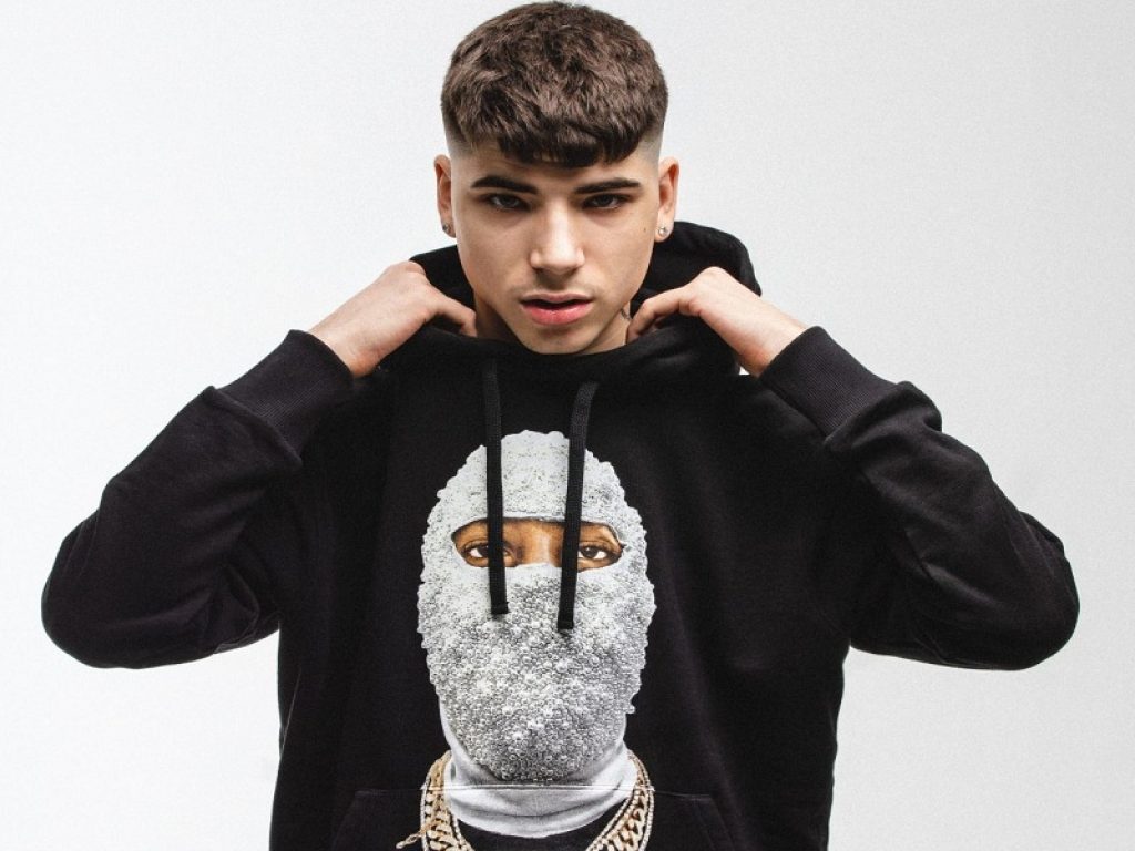 Shiva in radio con il nuovo singolo "Auto Blu"