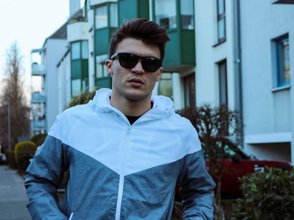 SEB, nome d'arte del cantautore siciliano Giuseppe Collura, debutta con il singolo "Nuda di parole", in radio e in digitale a partire dal 24 aprile