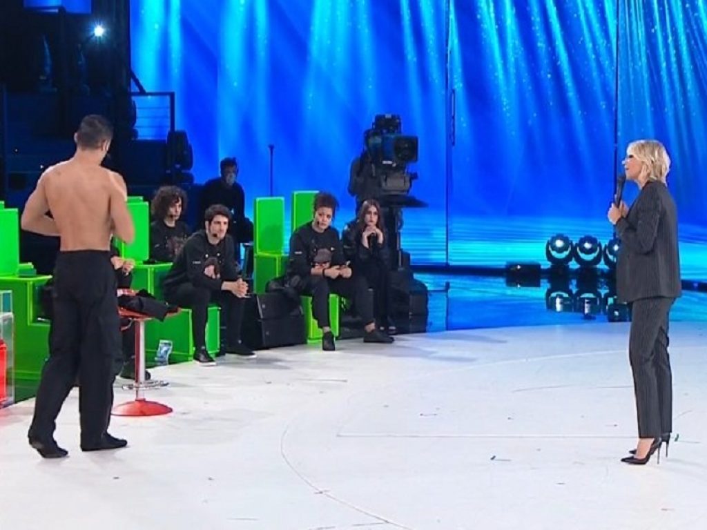 Amici 19, Maria De Filippi contro Valentin