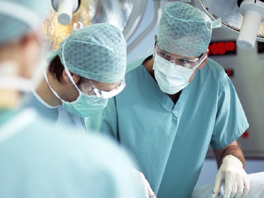 Obesità: con “endosleeve” lo stomaco si riduce con una gastroscopia, senza tagli e cicatrici. L’innovativo intervento fa perdere fino al 20% del peso corporeo per 2-3 anni