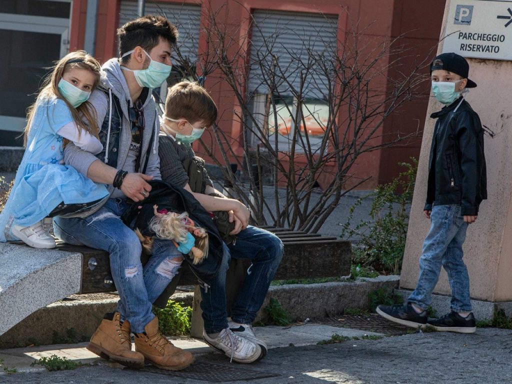 Covid-19: ecco le linee guida dell’Iss per la riapertura delle scuole. Il rapporto contiene anche i comportamenti da seguire e le precauzioni da adottare in caso di contagio