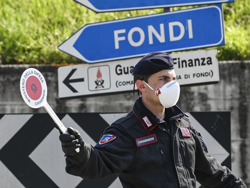 Nel nuovo Dpcm tre fasce di rischio differenziate, coprifuoco nazionale alle 21 e autodichiarazioni tra Regioni "rosse", quelle con più contagi