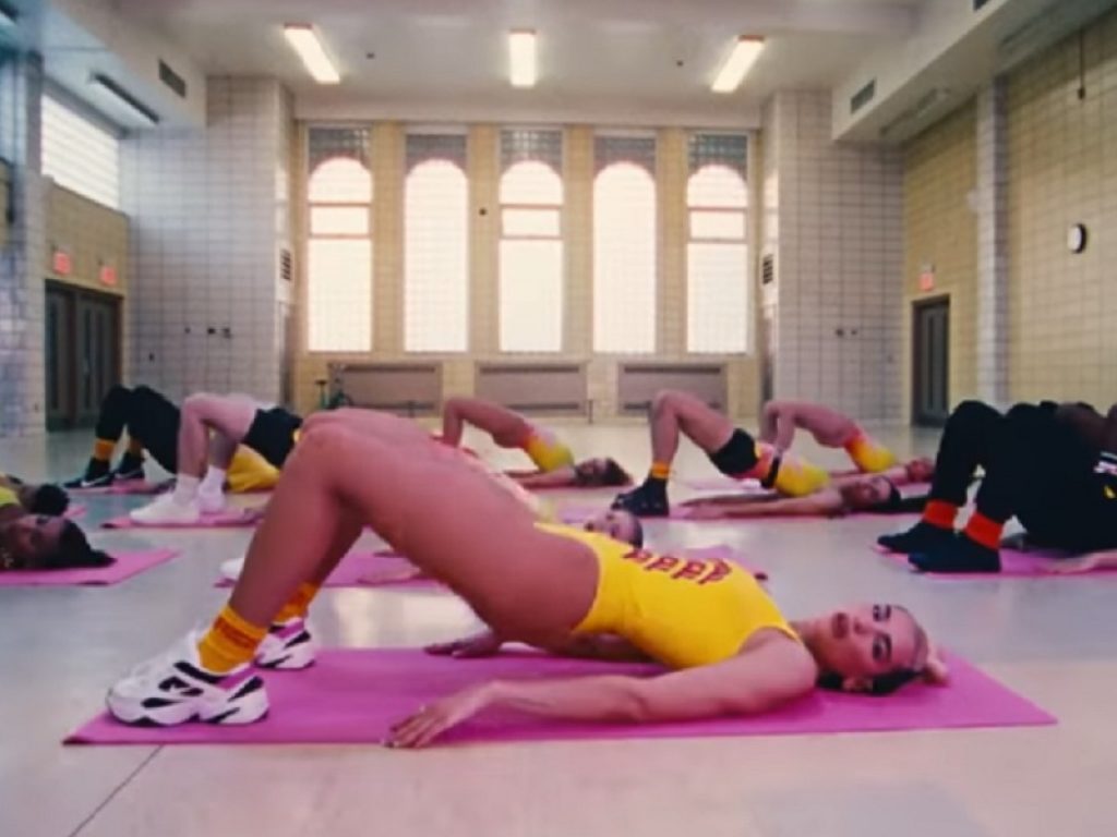Coronavirus: Dua Lipa online con il work out video