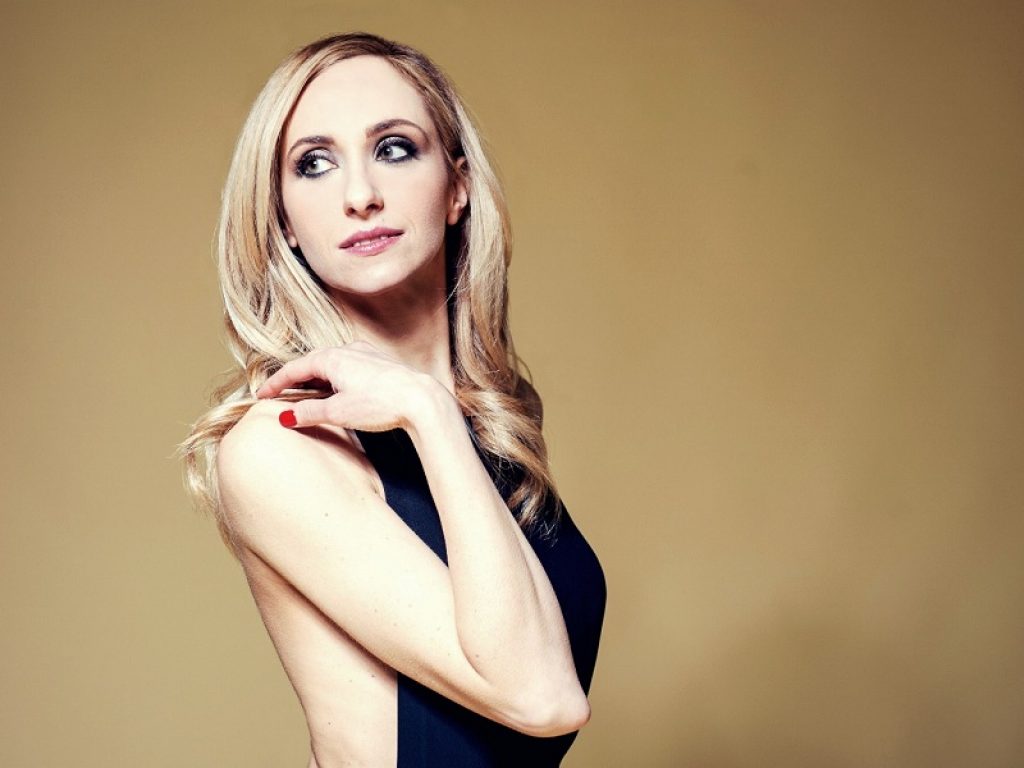 Valentina Gullace in radio con il singolo "Winter"