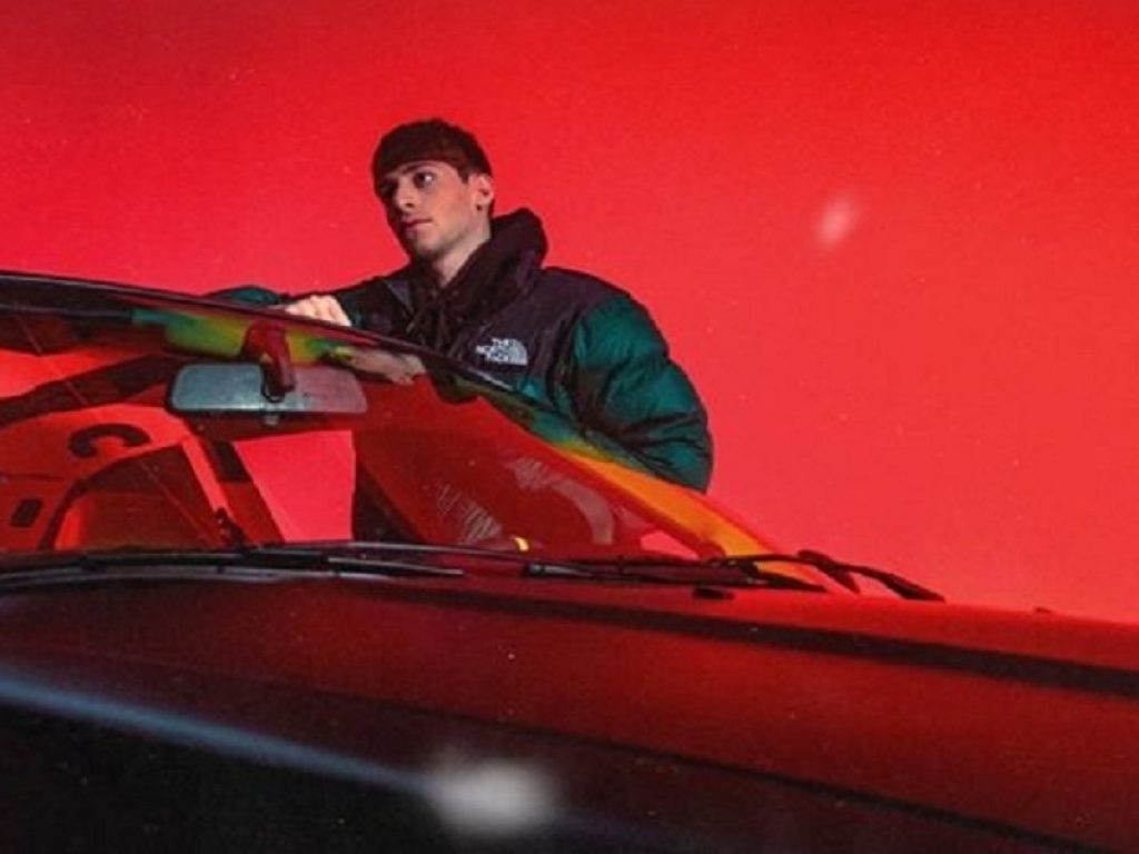 Holden torna con il nuovo singolo “Fratè”