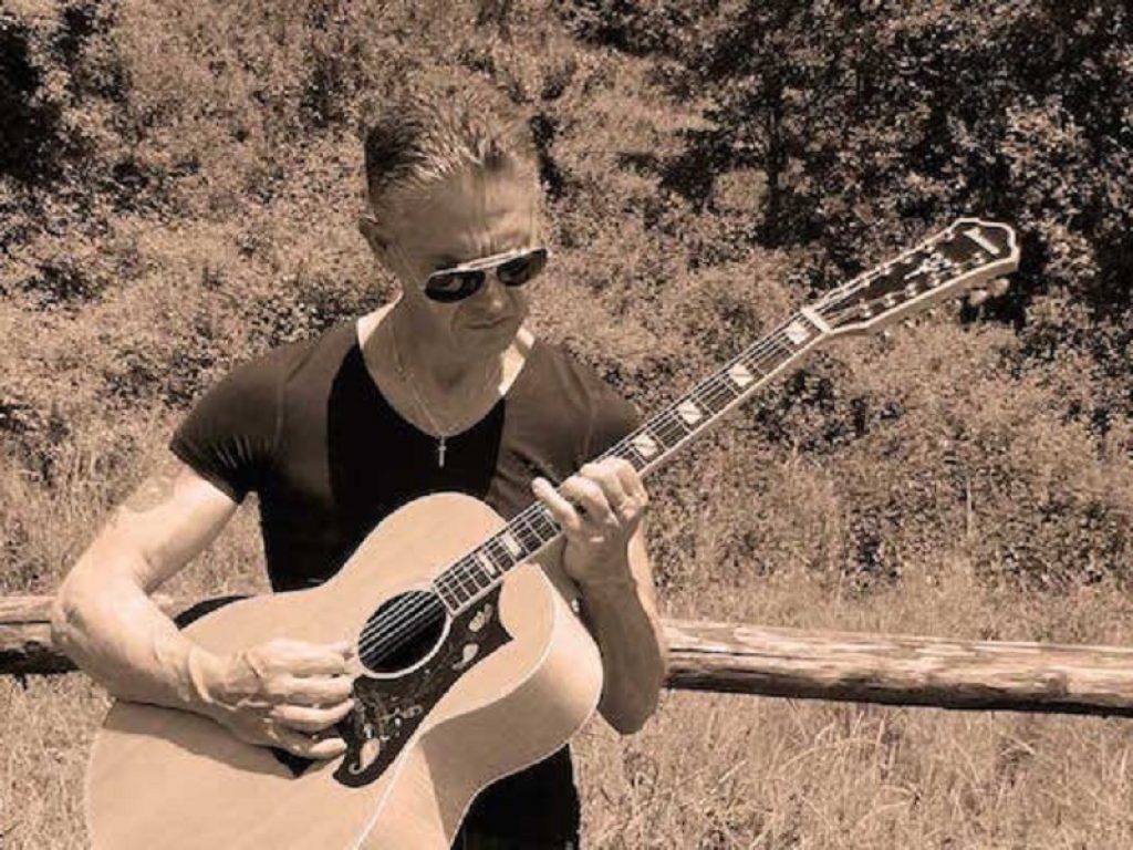 Ivan Francesco Ballerini in radio con "Gufo Grazioso": il brano è estratto dall’album d’esordio del cantautore toscano dal titolo "Cavallo Pazzo"