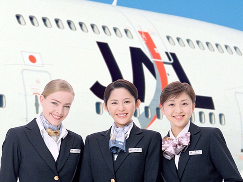 In Giappone stop a tacchi alti per le hostess