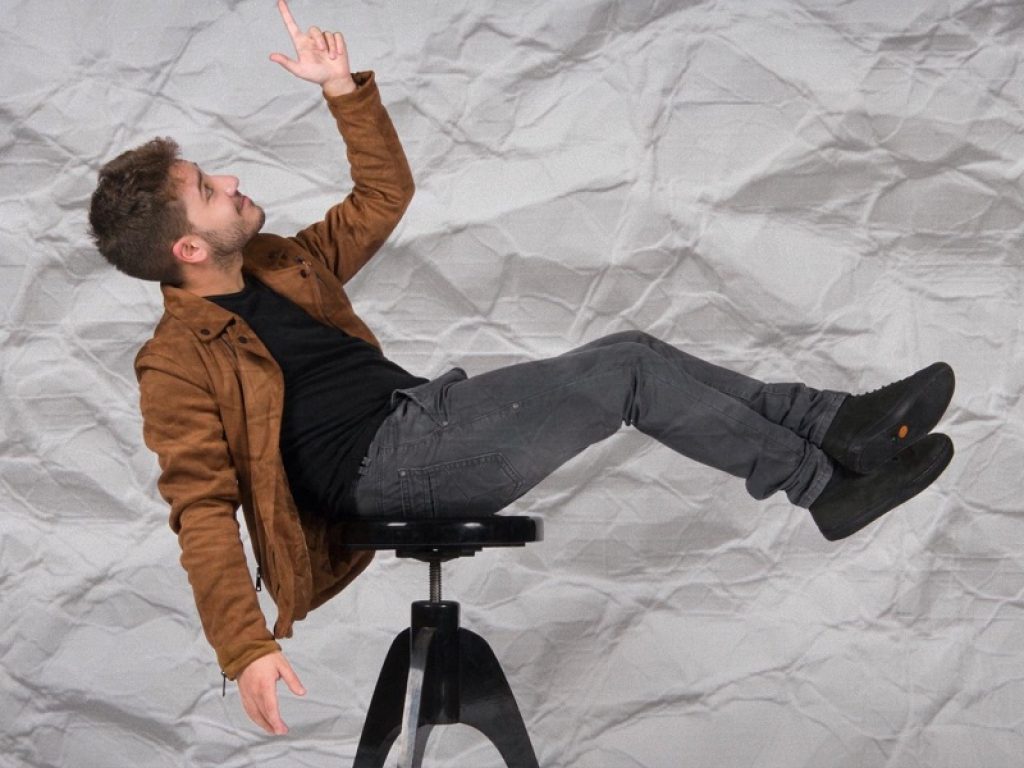 Ernesto Schinella in radio con il singolo “Adesso rimani”