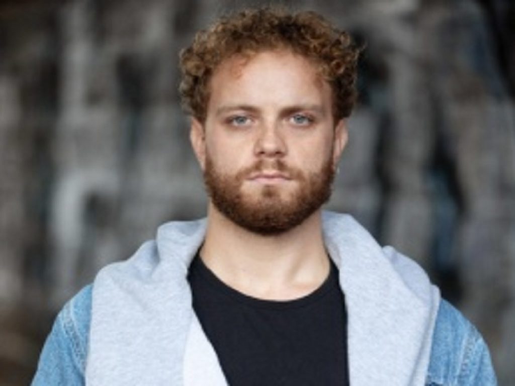 Da oggi è disponibile su Spotify e su tutti i digital stores "Di.Stanza", il nuovo singolo del cantante e attore Davide Nicosia