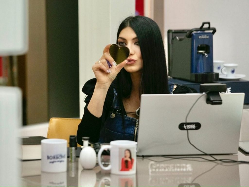 Riparte Uomini e Donne ai tempi del Coronavirus: appuntamento con il programma di Maria De Filippi tutti i giorni alle 14.45 su Canale 5