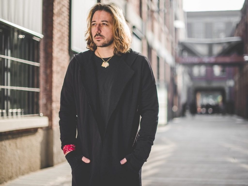 Simone Tomassini in rotazione radiofonica e sulle piattaforme digitali con il nuovo singolo "Quando tutto finirà" ispirato dalle parole della figlia Charlotte