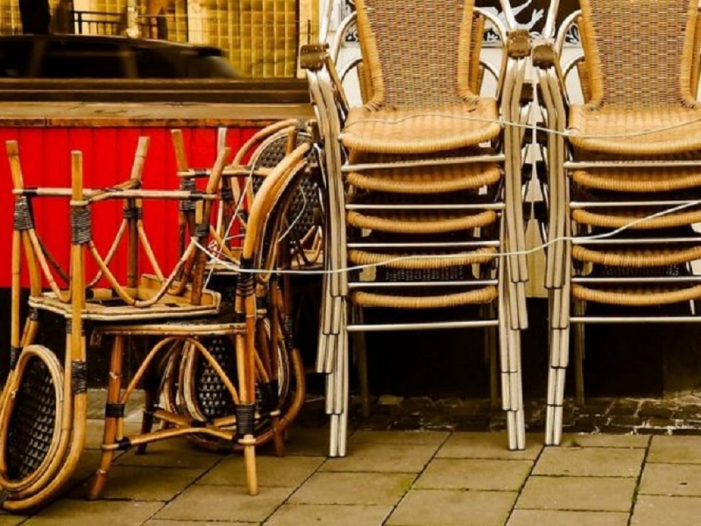 Pasqua blindata con la proroga fino al 13 aprile delle misure di contenimento per il contagio da Coronavirus: conto da 6 miliardi per le attività chiuse