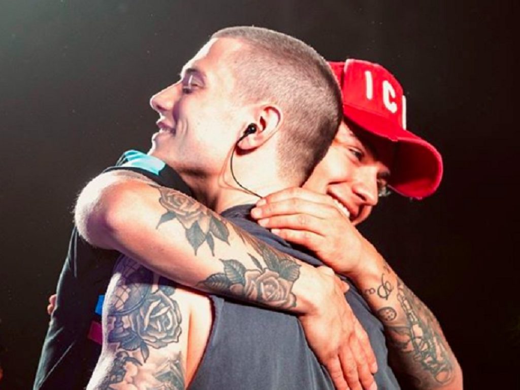 Benji & Fede costretti a rimandare il concerto all’Arena di Verona. Il duo: "È con il cuore a pezzi che vi diamo questa notizia"