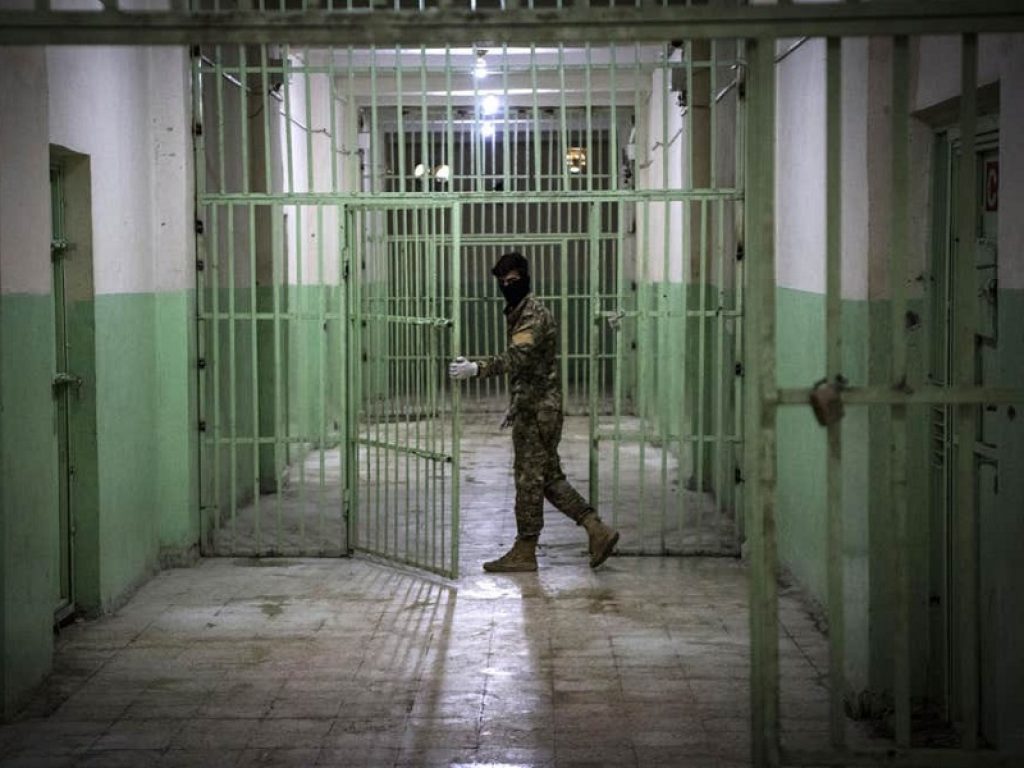 Fino al 2 gennaio Bambinisenzasbarre aiuta i figli dei detenuti anche nell'emergenza sanitaria sostenendo il Telefono Giallo