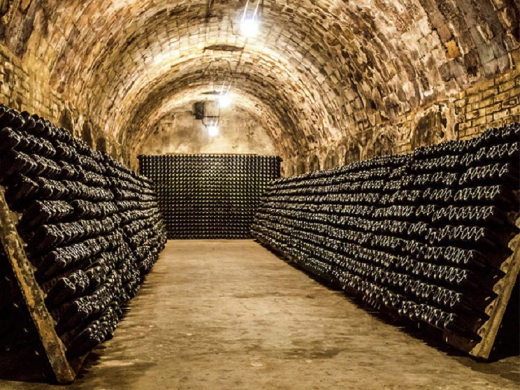 Un corso online per sapere tutto sullo champagne