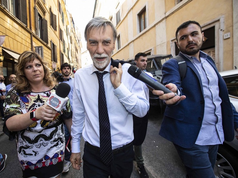 Governo in bilico, Delrio apre a Renzi: “Ma la grazia va conquistata”. Boccia: “Confronto senza ricatti, non c’è alternativa a Conte”