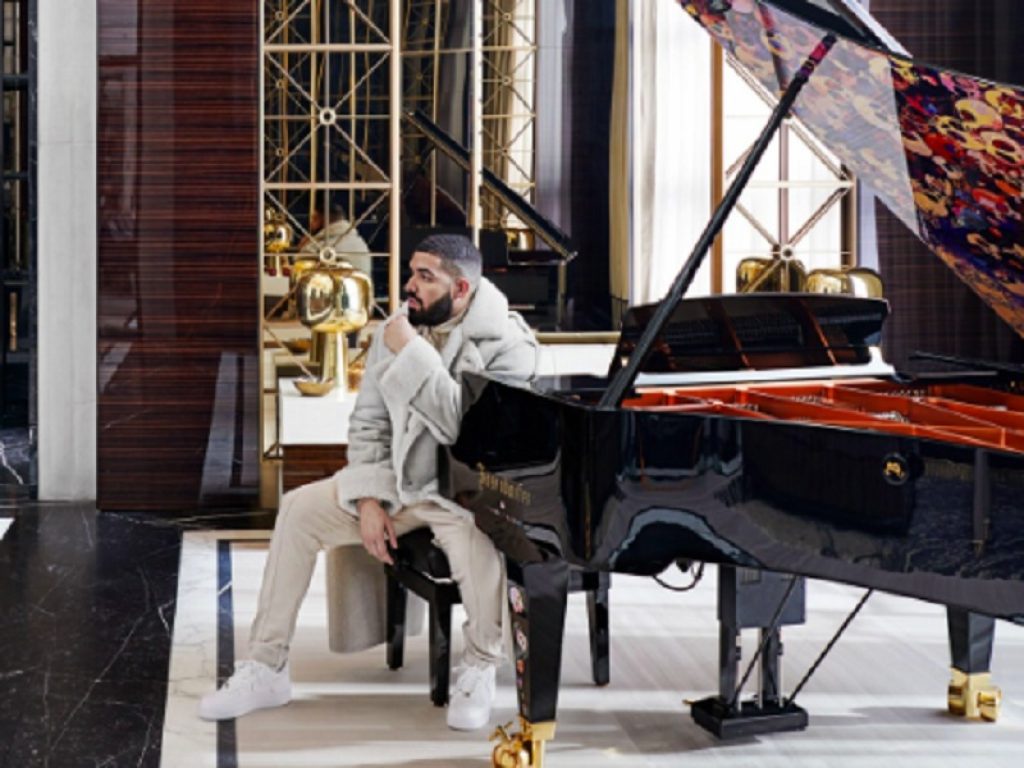 Drake ci porta dentro la sua villa da sogno a Toronto: il servizio di Architectural Digest lascia tutti a bocca aperta