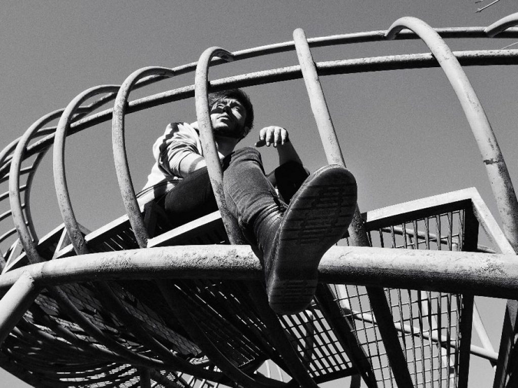 L'ennesimo su YouTube con il videoclip di "1000 pretese" diretto dal giovane regista Emanuele Giordano: il brano è anche sulle piattaforme digitali