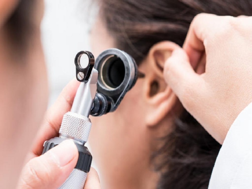 I trattamenti a disposizione per le otiti ricorrenti da adenoidi nei bambini: più del 60% dei piccoli al di sotto dei 3 anni le ha avute almeno una volta