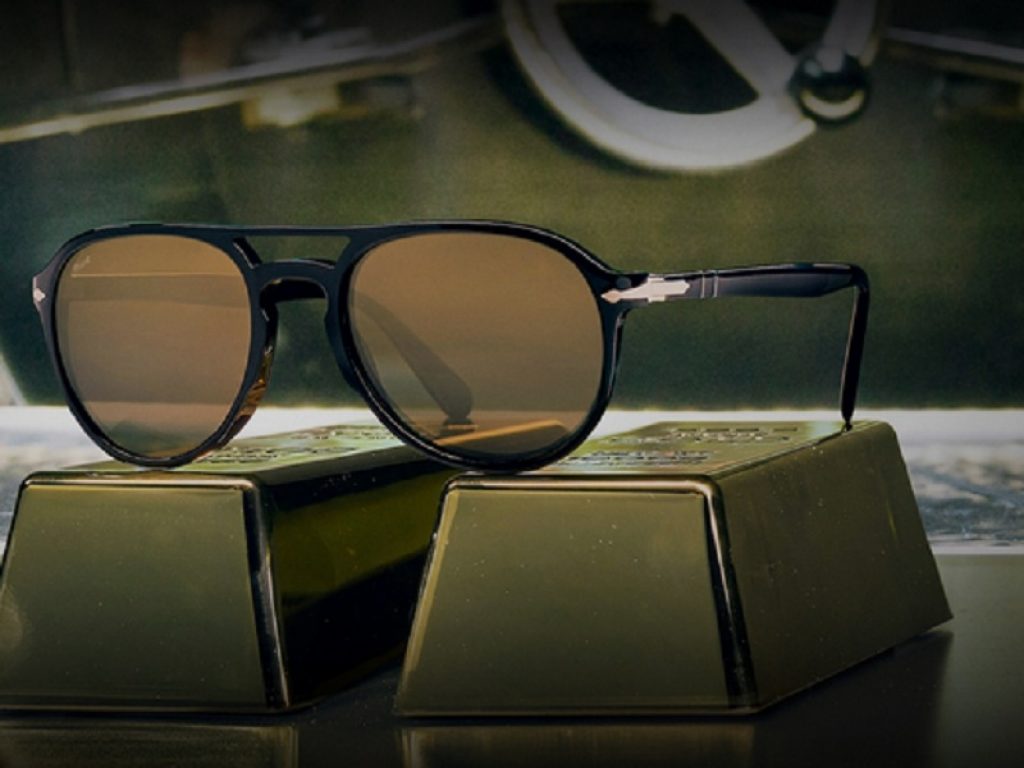 Persol lancia la capsule collection di occhiali ispirati a La Casa di Carta: la nuova collezione è realizzata a mano in Italia
