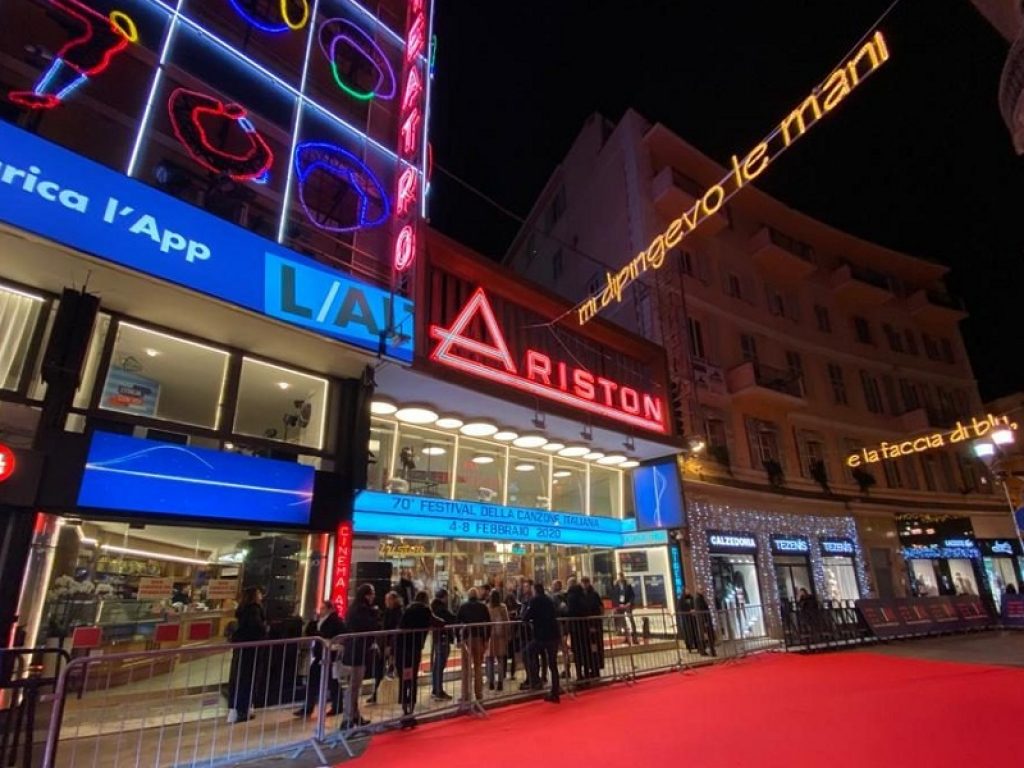 Che ne sarà del Festival di Sanremo 2021 con l'emergenza Coronavirus: la Rai tra poche settimane inizierà a lavorare sulla prossima edizione e spunta l’ipotesi rinvio