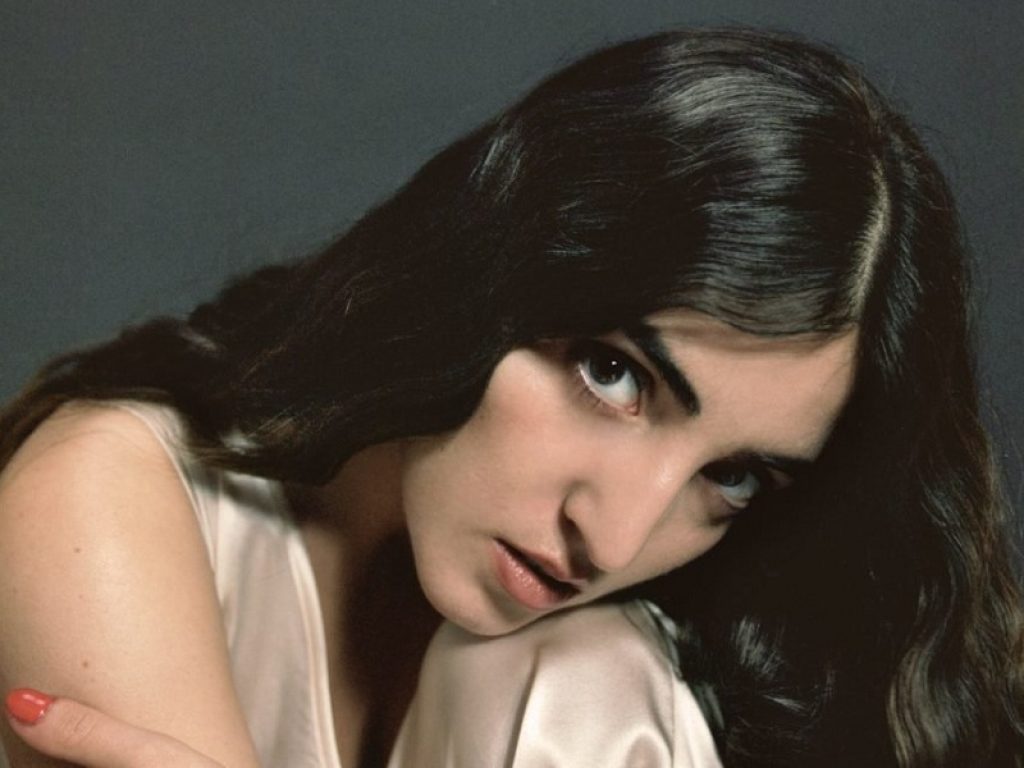 Joan Thiele racconta la sua "Operazione Oro"