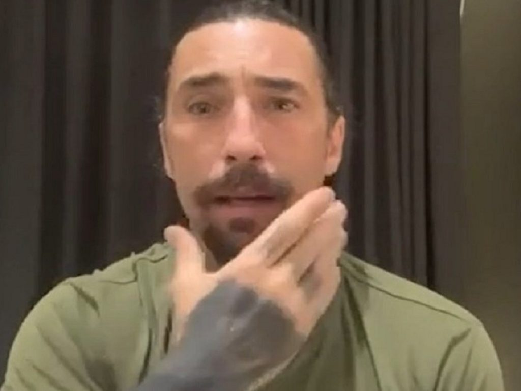 Vittorio Brumotti, inviato di Striscia la Notizia, aggredito da un gruppo di spacciatori a Porta Venezia, nel cuore di Milano: "Mi sono spaventato parecchio"