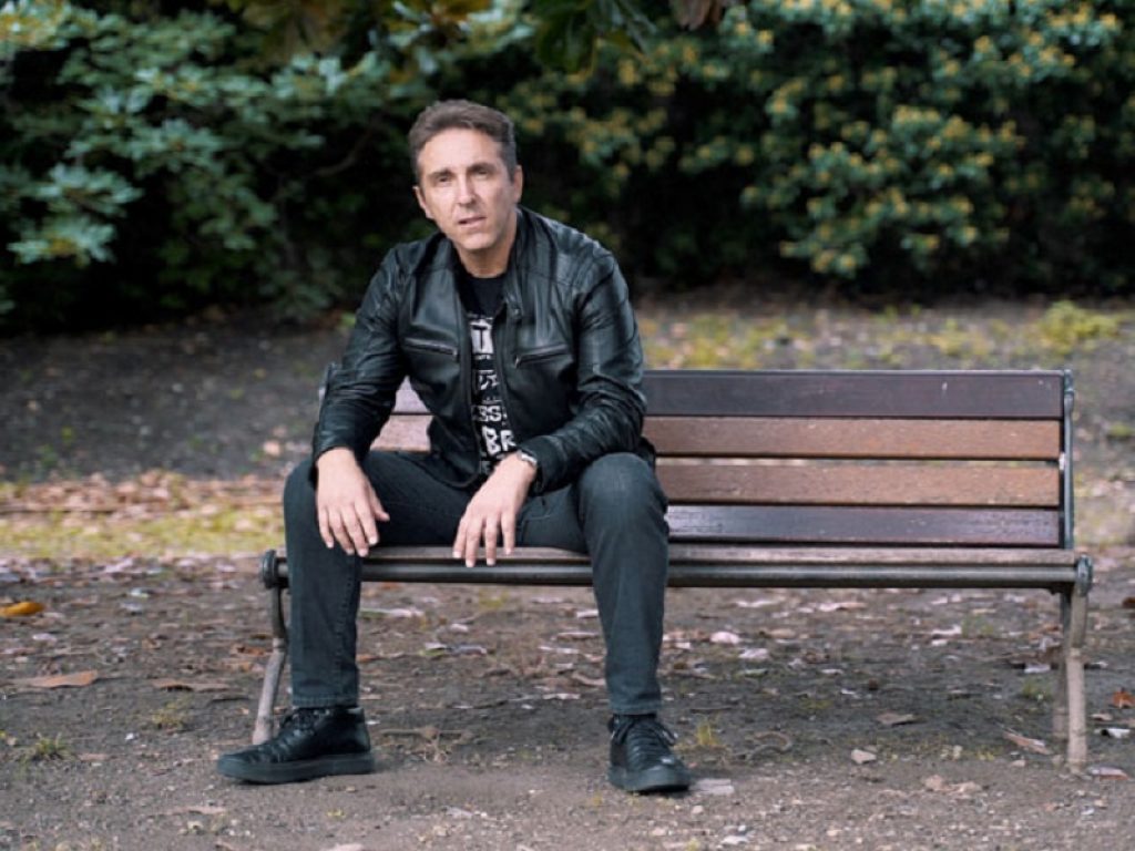 Fabrizio Nitti omaggia gli infermieri con una canzone