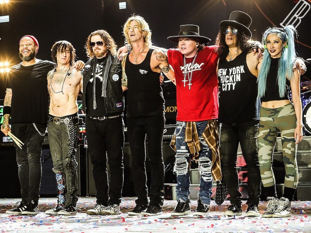 I Guns N’ Roses annullano il tour europeo: salta la data del 12 giugno al Firenze Rocks, possibile la riprogrammazione nei prossimi mesi