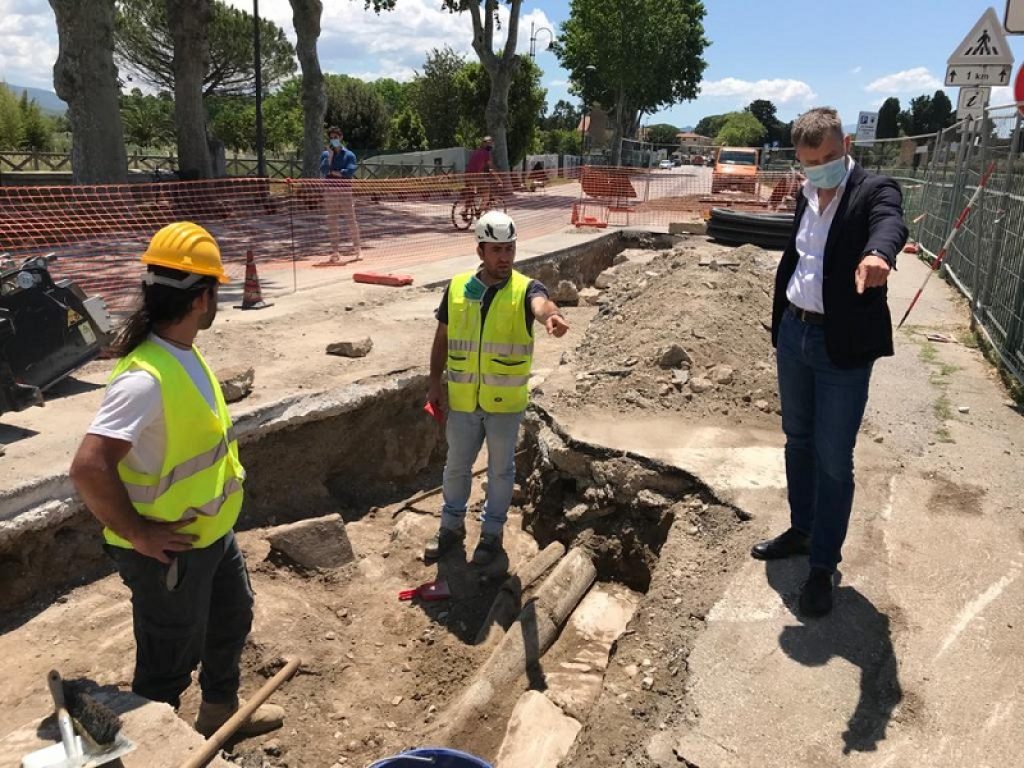 Riemergono i resti di Porta Aurea a Paestum: la scoperta nel corso dei lavori pubblici per il rifacimento della linea elettrica