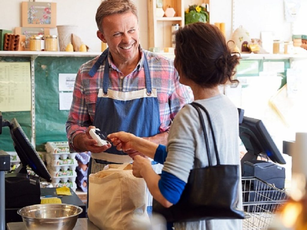 Consumi: 8,6 milioni di italiani hanno riscoperto i negozi di quartiere magari anche tramite le consegne a domicilio, preferendoli alle grandi catene
