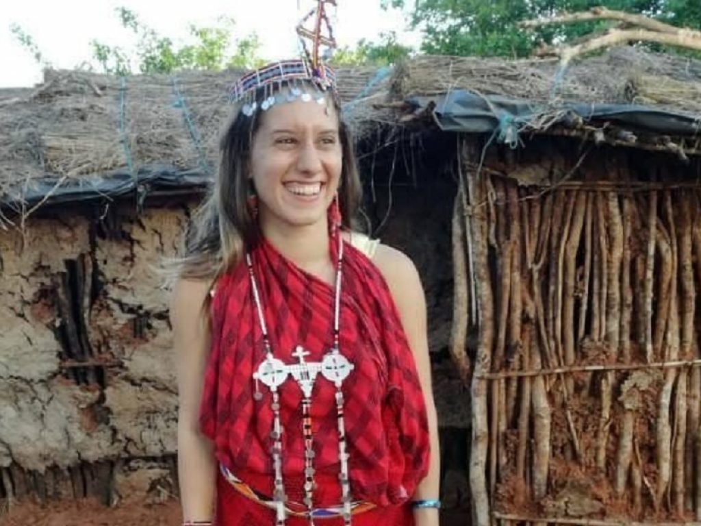 La cooperante Silvia Romano, rapita in Kenya nel novembre 2018, è stata liberata: ad annunciarlo su Twitter è stato il premier Giuseppe Conte