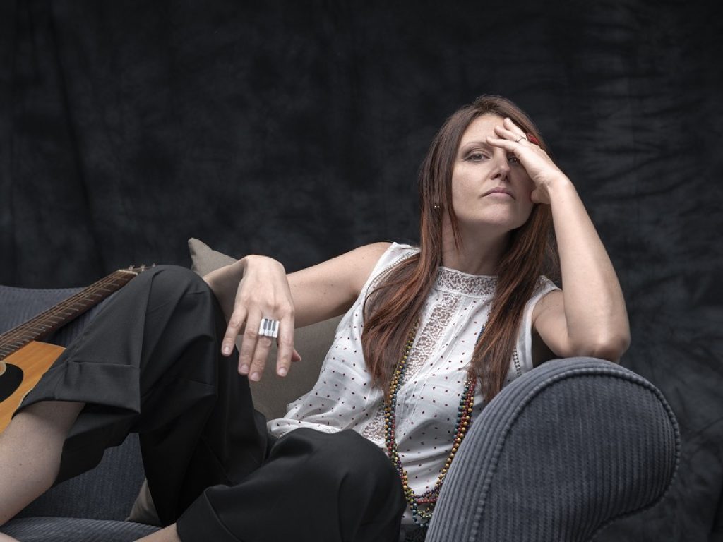 Silvia Vavolo online con il video di "Camminare"