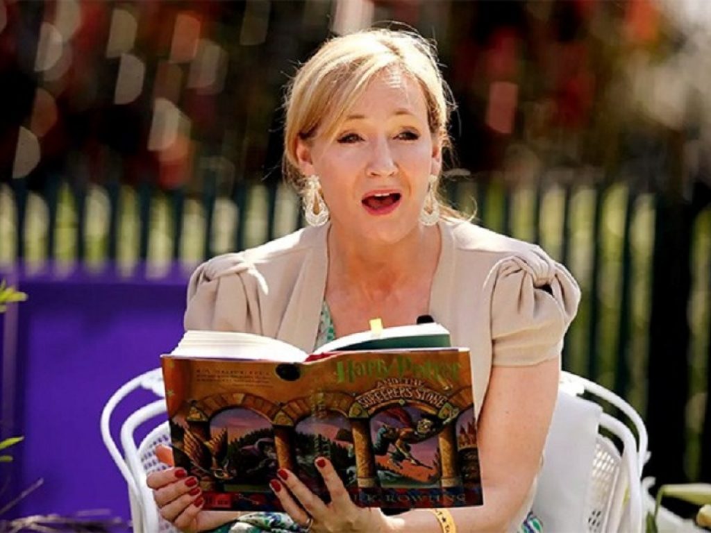 L’Ickabog di J.K. Rowling in libreria dal 10 novembre: una fiaba divertente, vivace e incalzante su un terribile mostro