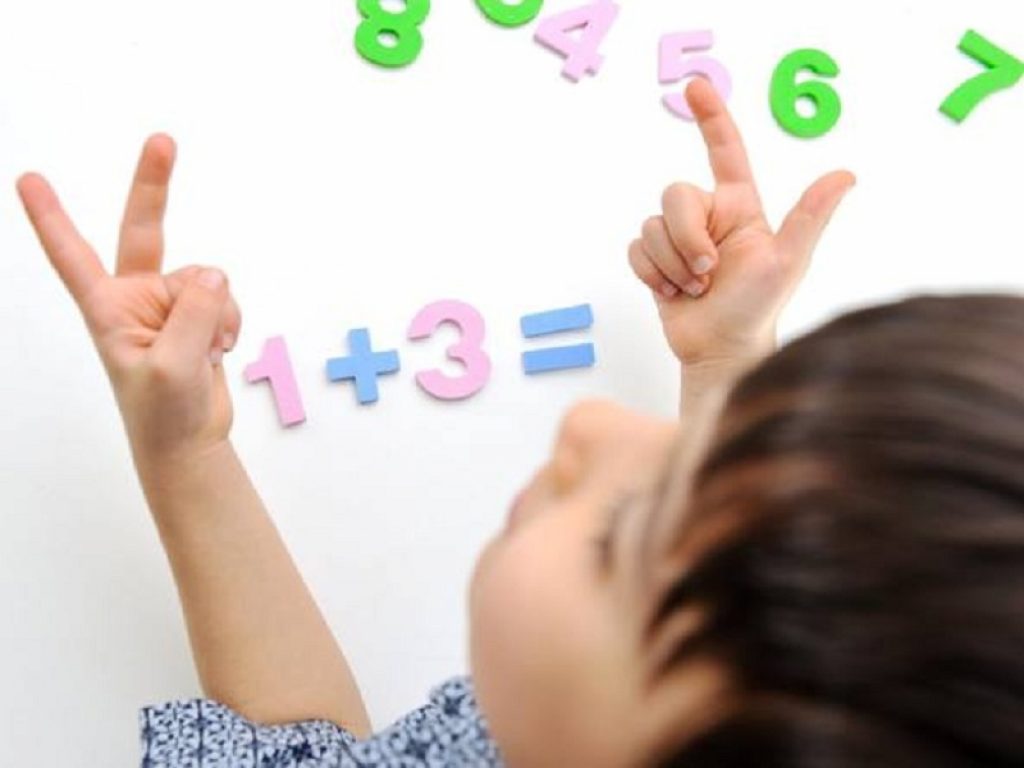 La tabellina del 9 si può imparare con le dita