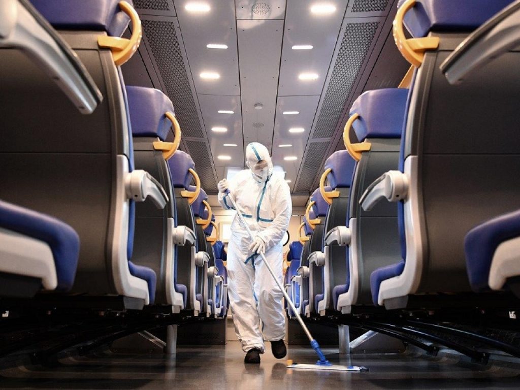 Viaggiare in treno nella Fase 2 dell’emergenza sanitaria: dalla separazione dei flussi dei passeggeri alla sanificazione di stazioni e carrozze, le novità.