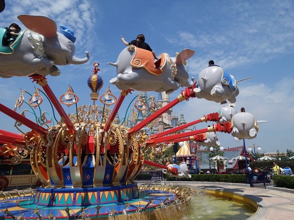 In Cina Disneyland Shanghai riapre le porte con misure anti Covid-19: ingressi ridotti, la vendita dei biglietti è disponibile solo online