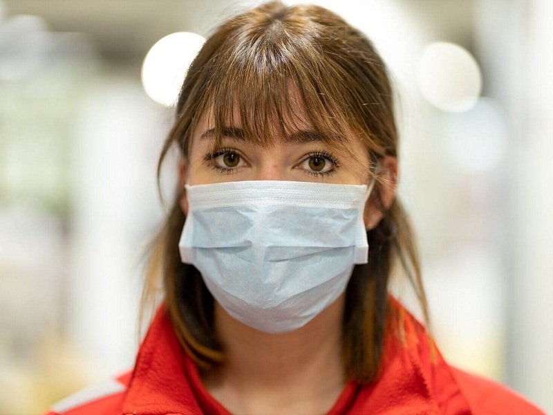 Covid, mascherine efficaci solo in parte: in cotone riduce l'assorbimento fino al 40%, con la maschera N95 fino al 90%. I risultati di una ricerca giapponese