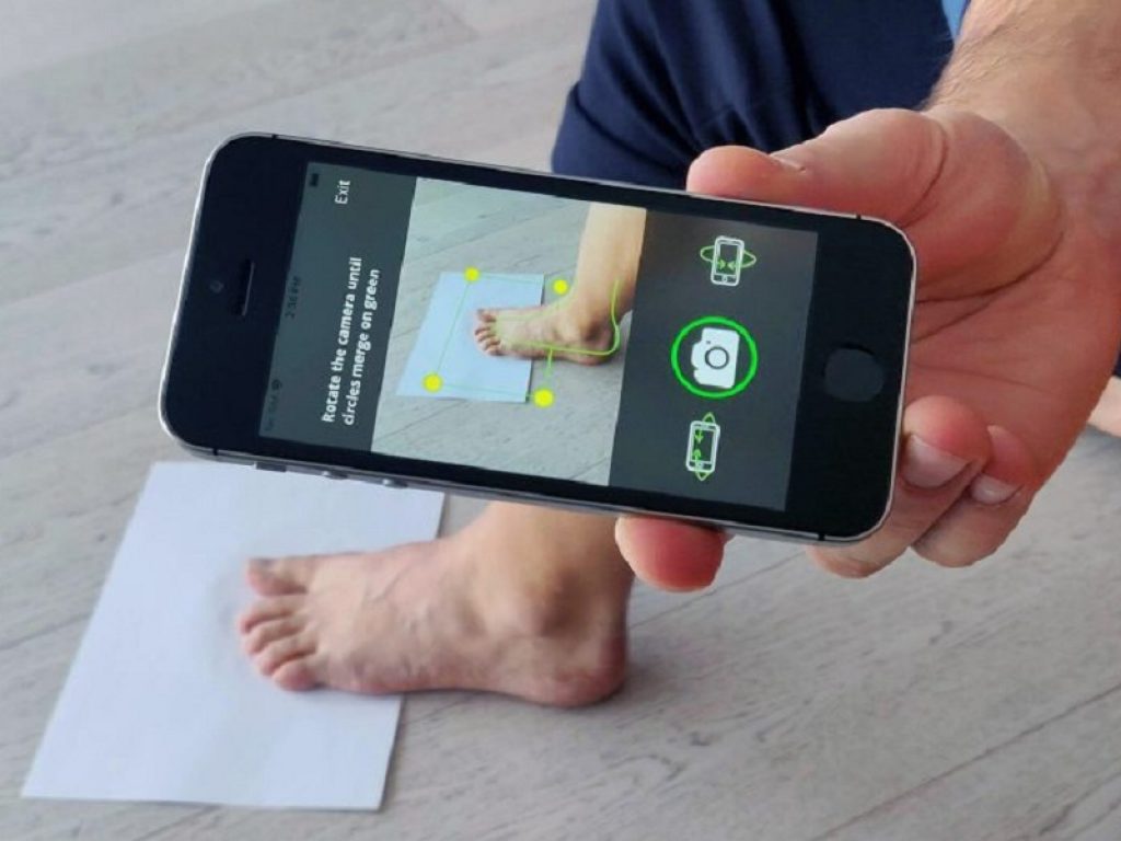 DIS Foot Scan: scansione ai piedi per scarpe su misura