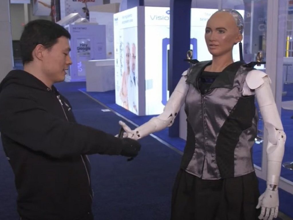 L'androide Sophia arriva al WMF 2020