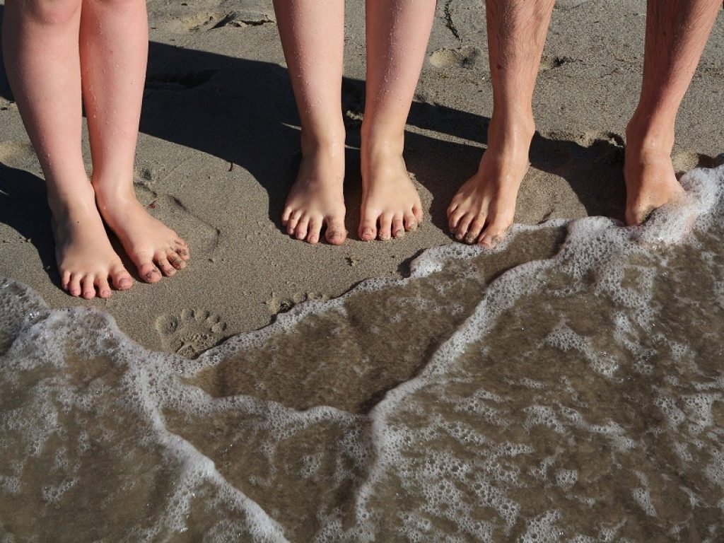 Vacanze estive 2022 all'insegna dei rincari secondo il Codacons: dai biglietti aerei ai gelati, raffica di aumenti