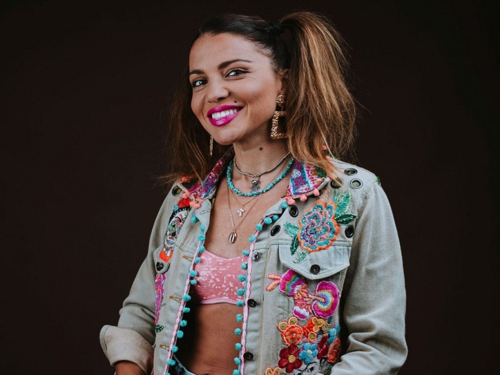 Disponibile in digitale ed è in rotazione radiofonica "Io non ci sto", il nuovo brano della cantautrice siciliana Angela Nobile. Online anche il videoclip