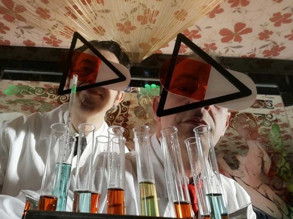 Gli Anticorpi in rotazione radiofonica e online sulle piattaforme digitali con il nuovo singolo “Cortesemente - Mi diresti che m’ami?”