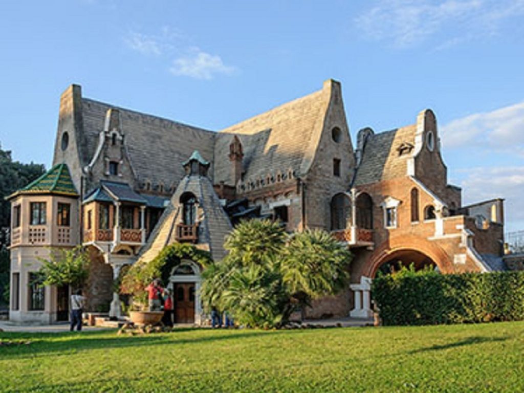 La ceramica di Guerrino Tramonti a Villa Torlonia