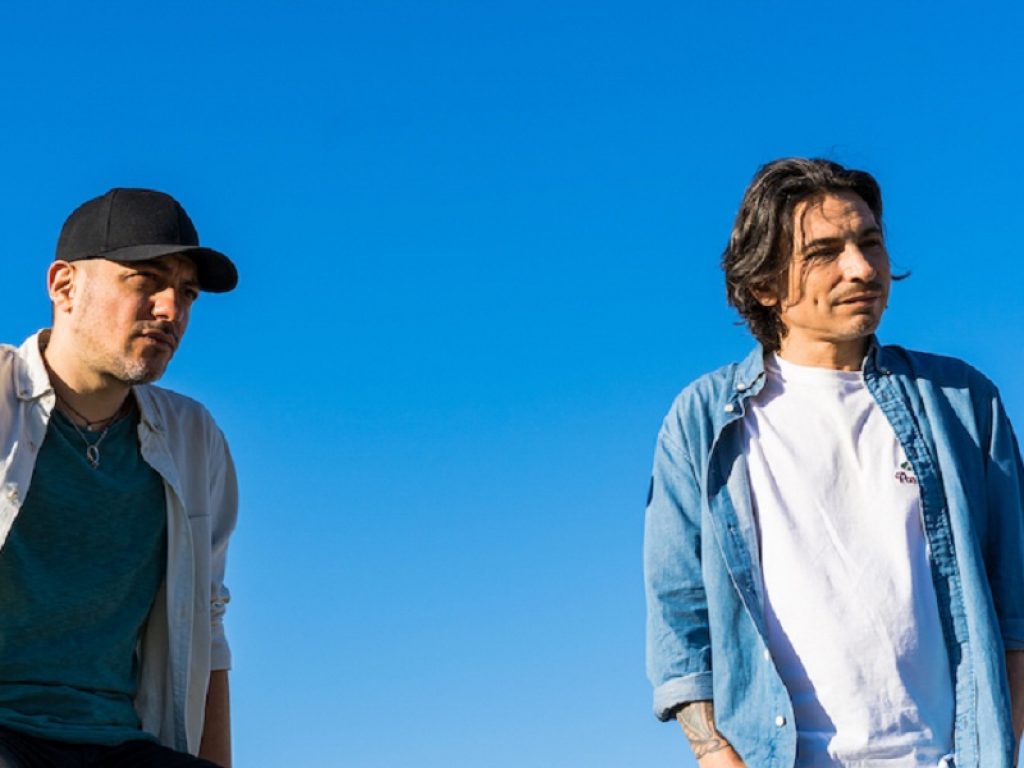 Di Bella e Sansone cantano "Uno vicino a n'ato"