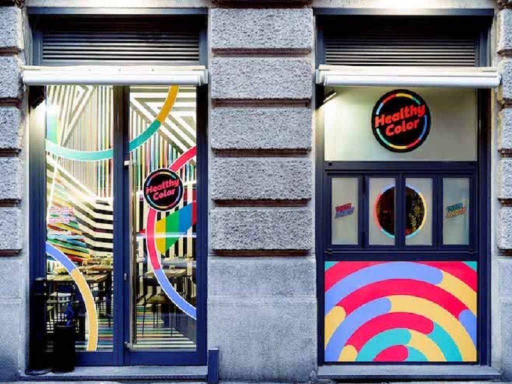 Healthy Color di Sfera Ebbasta e Petagna riapre e lancia i menù che si sfogliano dal cellulare: il locale milanese si rinnova dopo la chiusura