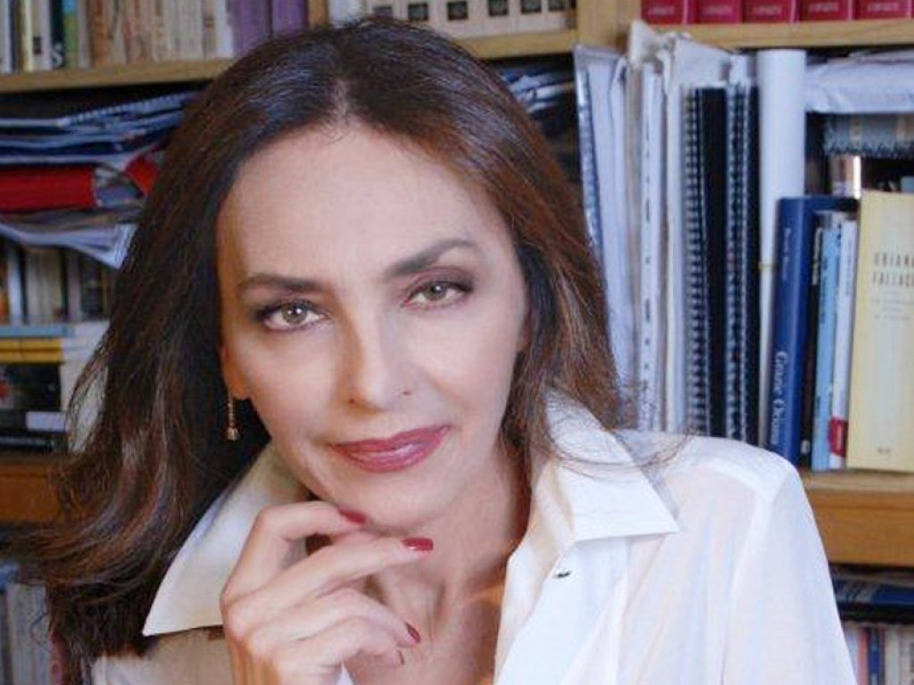 Maria Rosaria Omaggio e Pino Quartullo in scena nel Cortile D’onore del Palazzo Reale di Napoli con lo spettacolo "Scarpe rosse"