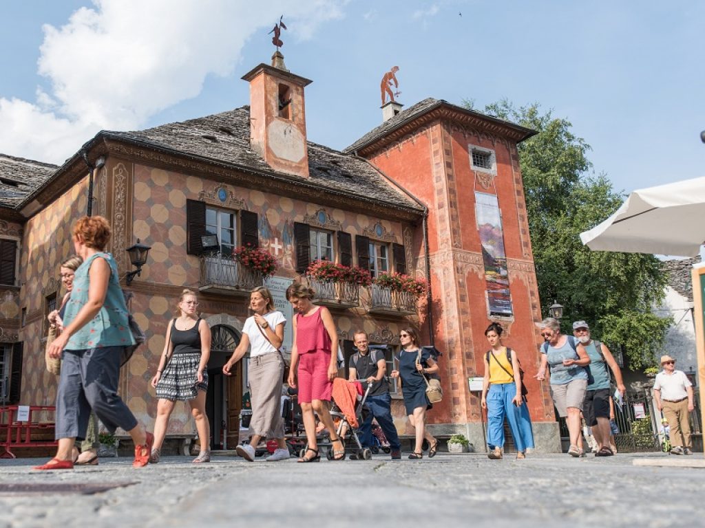 Dal 10 luglio seconda edizione di Mountain Academy - Tre giorni sulle Alpi per creare un taccuino d'artista organizzata da Collezione Poscio e Asilo Bianco