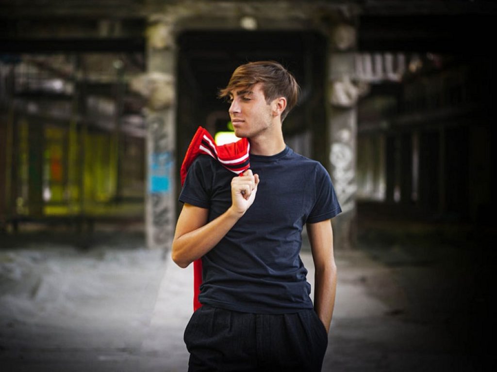 Oliver in radio con il singolo "It's only words"